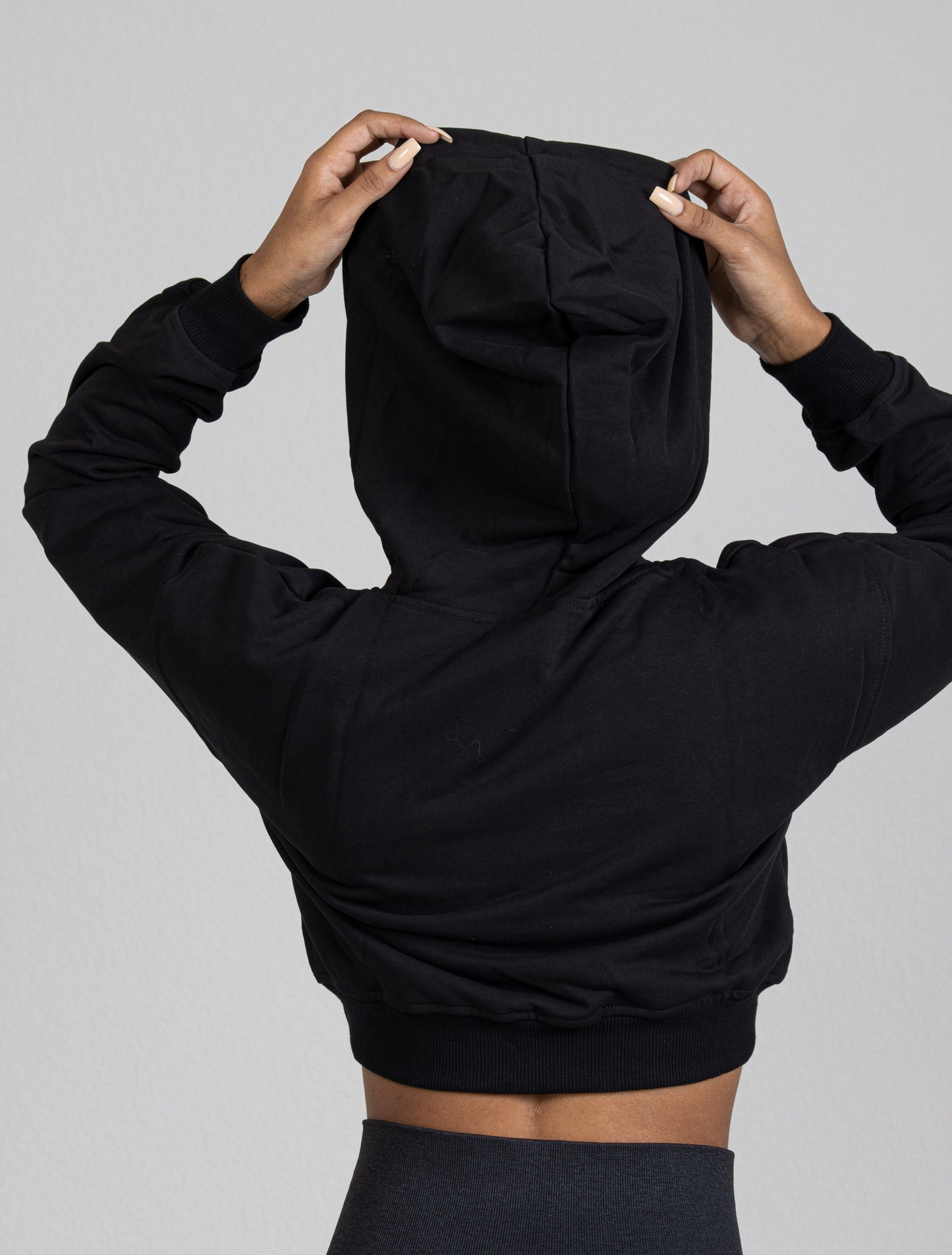 CROP TOP HOODIE -BLACK